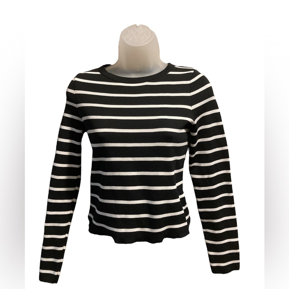 EUC Medium Happily Grey long sleeve black and white top waist length